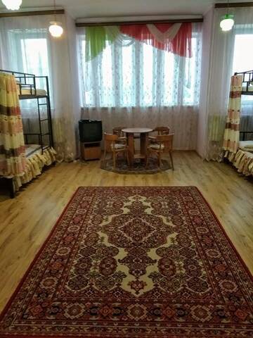 Спальное место на двухъярусной кровати в общем номере для женщин в  Hostel 85